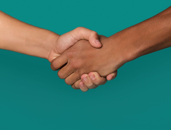 Do sióstr i braci LGBT.