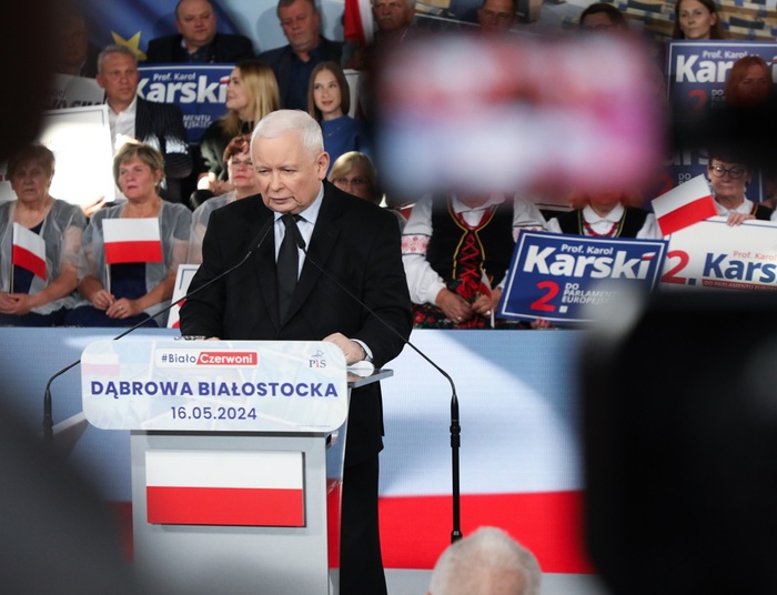 Kaczyński oskarża rządzących. Mówi o pakcie migracyjnym i... tożsamości płciowej