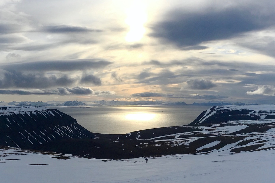 Fantastyczna gra świateł nad ujściem doliny Bjorndalen – źródło: zasoby własne