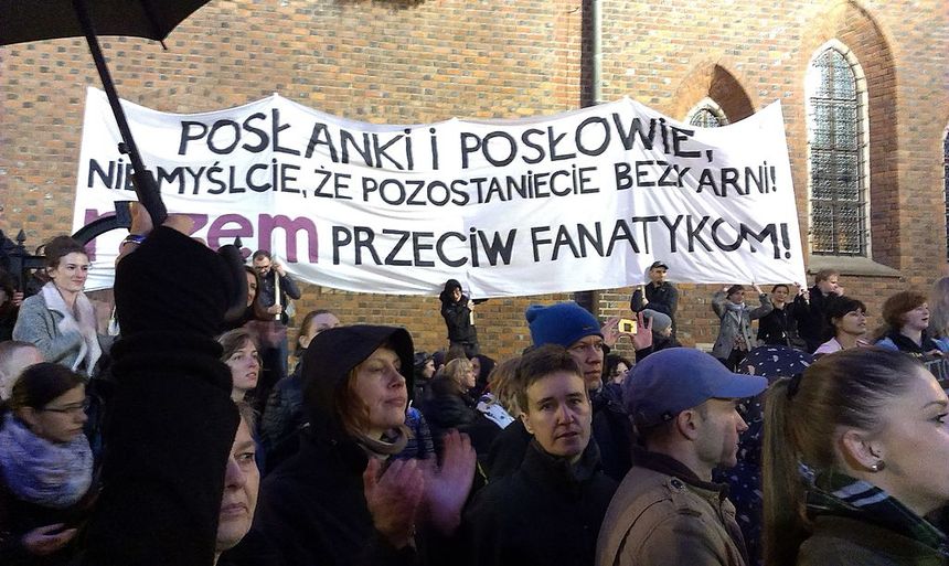 Wrzesień 2016. Wielotysięczne czarne marsze polskich kobiet