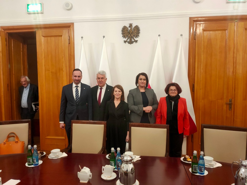 Anna Maria Siarkowska (druga z prawej) podczas rozmów z premierem i liderem PiS. Fot. Twitter/@AnnaSiarkowska