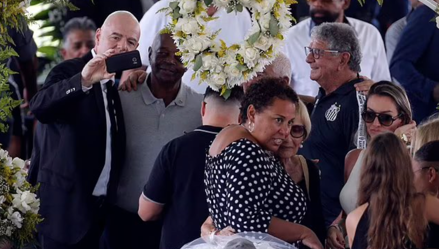 Infantino na pogrzebie Pele. Źródło: Screen z Twitter