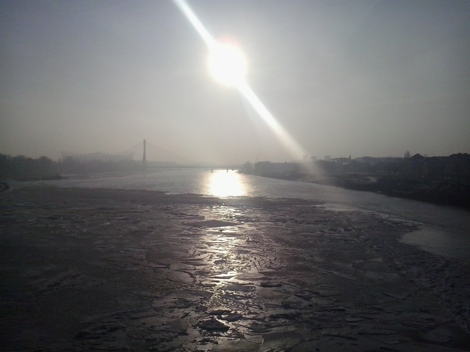 Widok na Wisłę z Mostu Śląsko-Dąbrowskiego w zimę gdy kończyłem pracę w Warszawie.