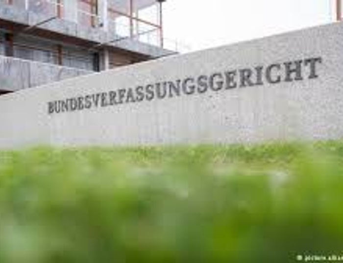 Źdźbło w polskim oku – belka w…