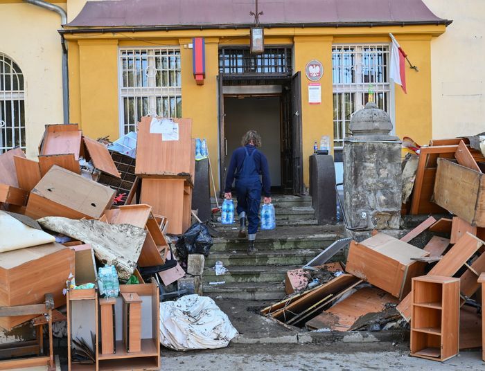 Fala szabrownictwa po powodzi. „To nie zezwierzęcenie, zwierzęta takich pomysłów nie mają”