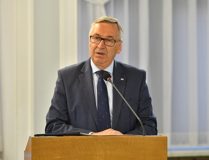 "Czternastka" będzie z nami już na stałe. Wiceminister o planach rządu