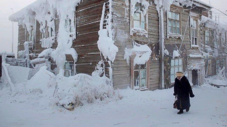 W rosyjskim mieście Jakuck temperatura w ostatnim czasie spadła do -50 stopni Celsjusza. (fot. Twitter)