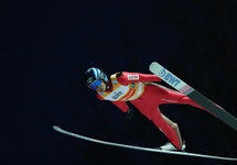 Polak Jakub Wolny podczas konkursu drużynowego zawodów Pucharu Świata w skokach narciarskich. Fot. PAP/Grzegorz Momot