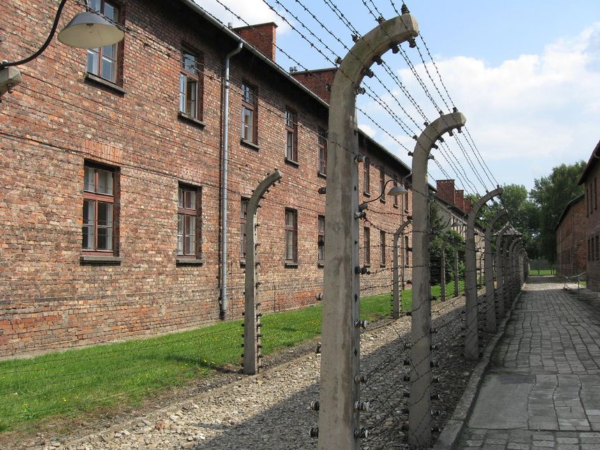 Ogrodzenie KL Auschwitz I (fot. Michał Tyrpa)
