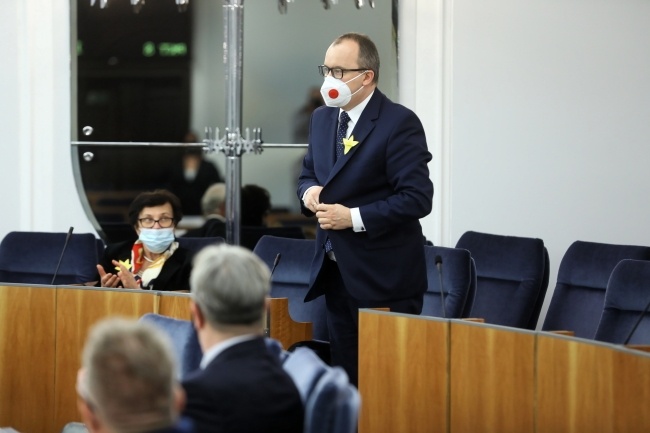 Rzecznik Praw Obywatelskich Adam Bodnar na sali plenarnej Senatu w Warszawie, fot. PAP/Rafał Guz