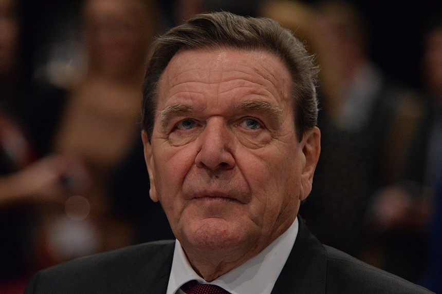 Były Kanclerz Niemiec Gerhard Schröder nadzoruje Nord Stream 2. Fot: Wikipedia/Olaf Kosinsky