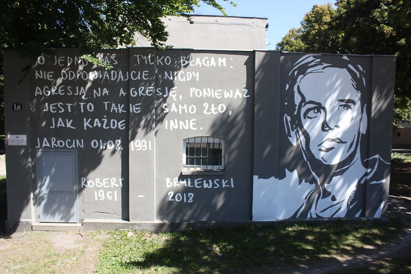 Mural upamiętniający Robeta Brylewskiego w Jarocinie