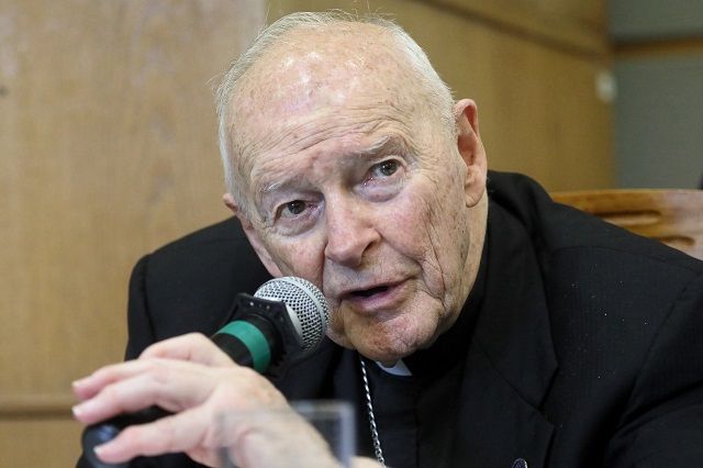 Były arcybiskup Waszyngtonu nie przyznaje się do napaści seksualnej na nieletnim. Fot. PAP/Paweł Supernak