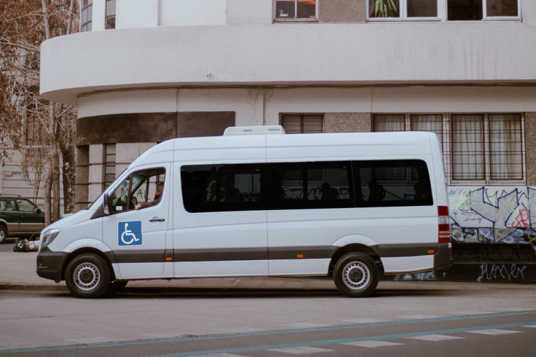 Bus do transportu niepełnosprawnych, zdjęcie ilustracyjne, fot. gov.pl
