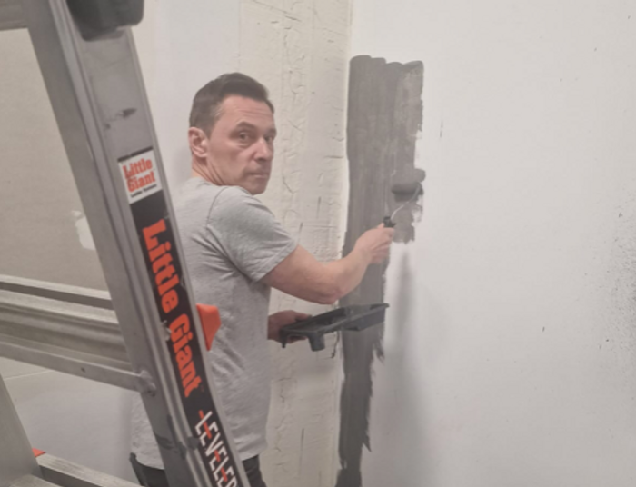 Była gwiazda TVP odnalazła się w Irlandii. Robi w budowlance