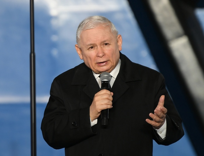 Najnowszy sondaż. Czy Kaczyński powinien odejść?