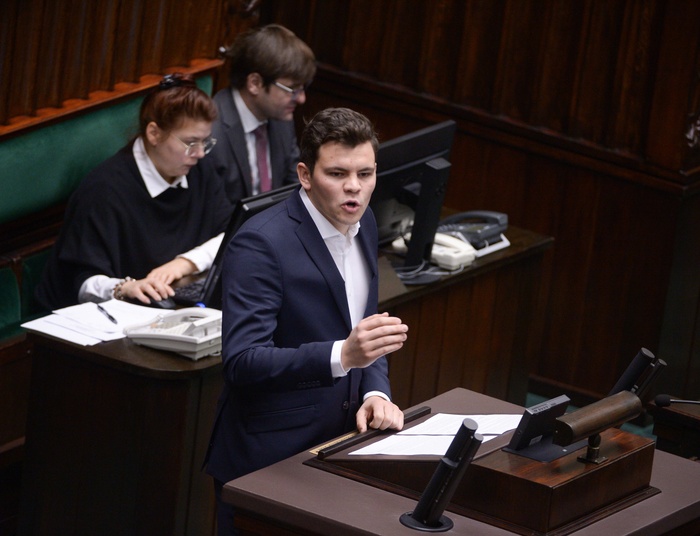 "Wyborcza" prześwietla najmłodszego posła. Wpłaty rodziców na partię