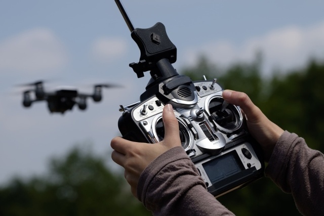 Dzięki systemowi operatorzy dronów mogą szybko sprawdzić możliwości lotu w danym obszarze.
