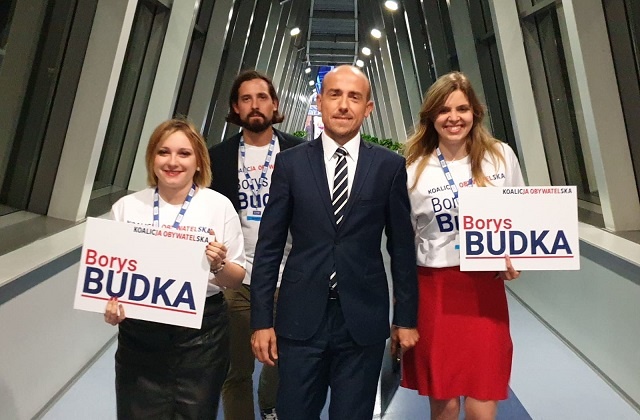 Borys Budka (PO) przed debatą w TVP. Fot. Borys Budka/Twitter