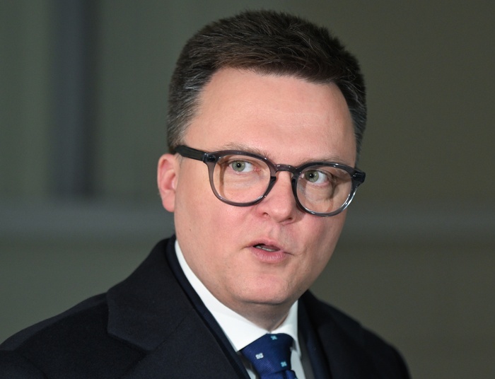 Hołownia podpisał "zlecenie". "Taki trick, że do Rydzyka zapuka NIK"