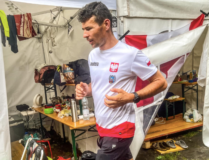 Belg wygrywa Swiss Ultra Triathlon. Kostera nadal dzielnie walczy o podium