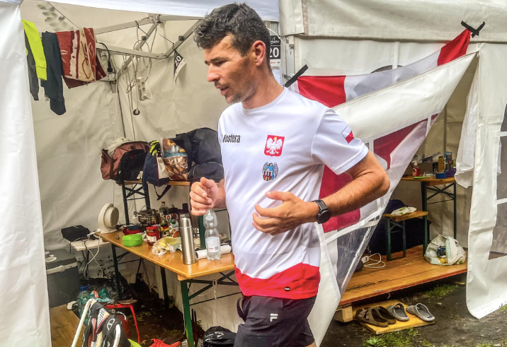 Adrian Kostera nadal walczy o podium w wyścigu Swiss Ultra Triathlon na dystansie 10-krotnego Ironmana. Źródło: Adrian Kostera/Facebook