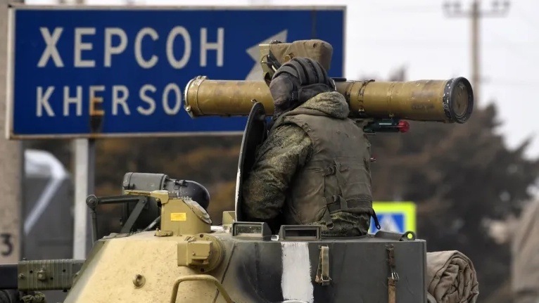 Rosja ogłosiła wycofanie wojsk z Chersonia na lewy brzeg Dniepru.