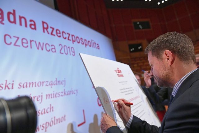 W Polsce rozwija się spór o kompetencje samorządu. Na zdjęciu: Rafał Trzaskowski, prezydent Warszawy