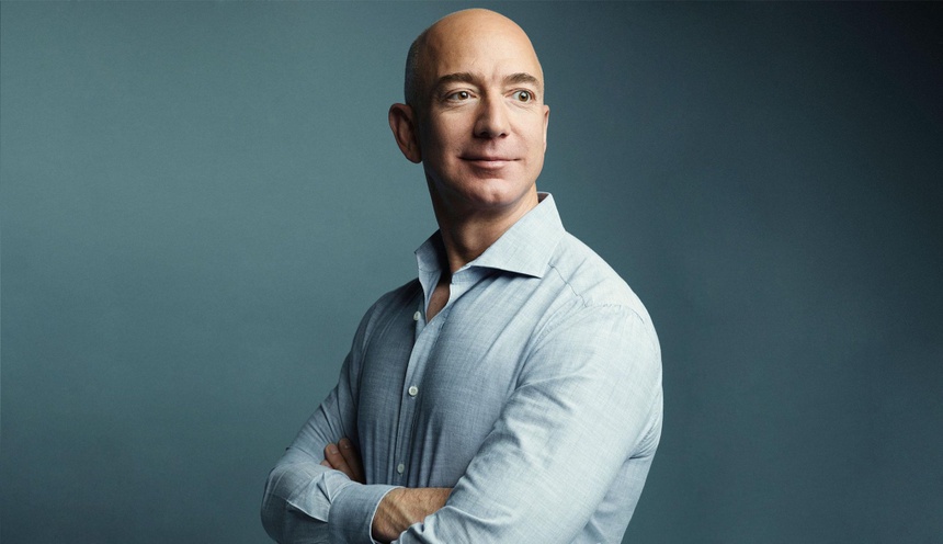 Jeff Bezos oświadczył, że planuje rozdać większość swojego majątku na cele charytatywne. (fot. Twitter/@PopBase)