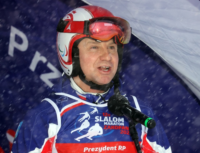 Andrzej Duda szusuje na nartach. Przy okazji zapytano go o wille od ministra Czarnka