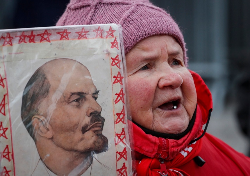 Moskwa, Rosjanie obchodzą rocznicę śmierci Lenina. Fot. PAP/EPA/YURI KOCHETKOV