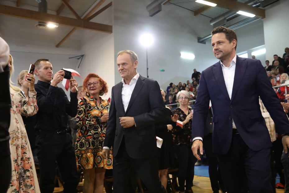 (Donald Tusk i Rafał Trzaskowski w Białej Podlaskiej. Fot. PAP/Artur Reszko)