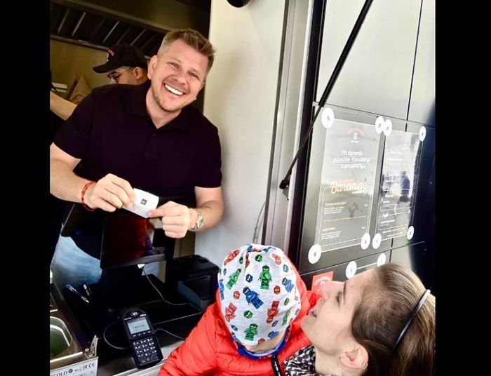 Budka Chajzera z kebabem w centrum Krakowa. Urzędnicy głowią się, jak się jej pozbyć