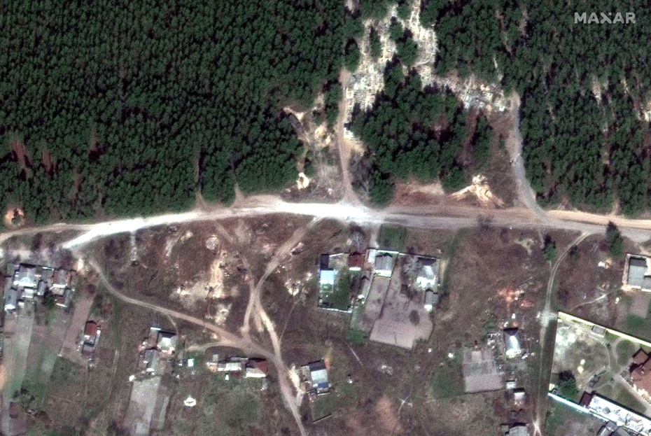 Zdjęcie satelitarne przedstawia teren, na którym odkryto masowy grób. fot. PAP/EPA/MAXAR TECHNOLOGIES HANDOUT