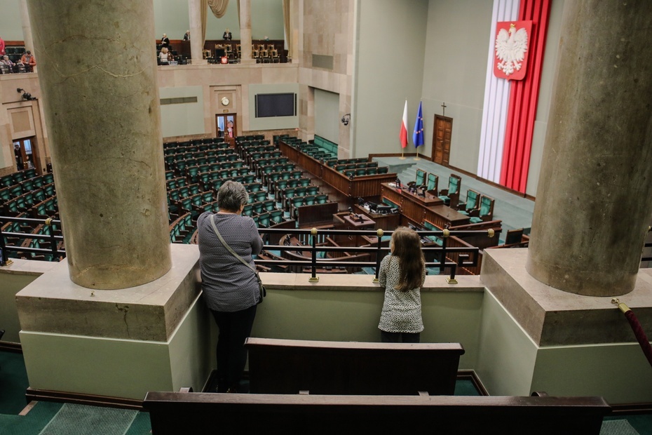 na zdjęciu: widok na salę plenarną Sejmu. fot. Salon24.pl