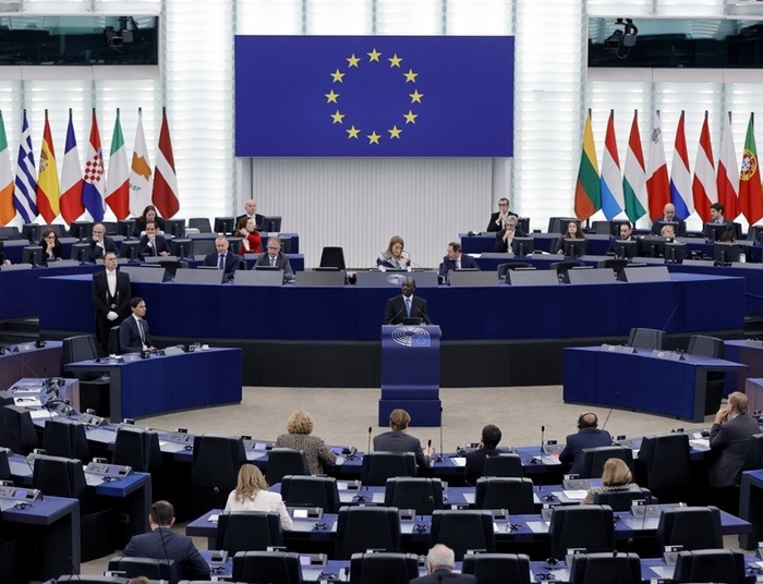 Zmiany w Unii. „Państwa zdecydują co najwyżej o karcie pływackiej”