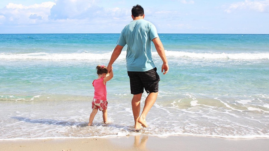 W związku z unijną dyrektywą work-life balance ojcowie otrzymają dodatkowe 9 tygodni urlopu na wychowanie dziecka. (fot. Pixabay)