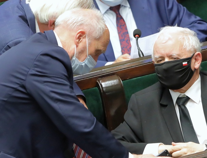 Sienkiewicz oskarża rządzących! Zareagował Kaczyński. Obrady odroczone!