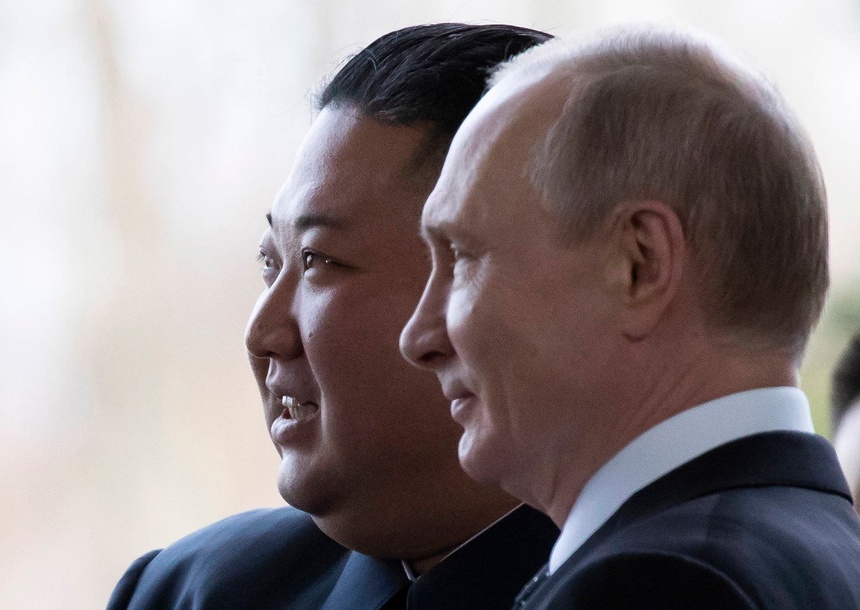 Prezydent Rosji Władimir Putin i przywódca Korei Płn. Kim Dzong Un. Fot. PAP/EPA/ALEXANDER ZEMLIANICHENKO / POOL