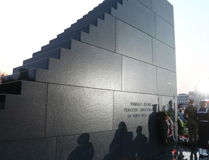 Skandaliczna akcja na Facebooku. Chcą zorganizować wyścig na szczyt pomnika smoleńskiego