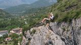 Kolejki linowe typu "Tyrolka" to prawdziwe wisieńki na torcie sportowaych ferrat. Zdjęcie: Alpejska