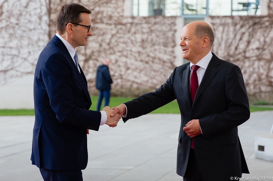 Premier Mateusz Morawiecki spotkał się w Berlinie z kanclerzem Niemiec Olafem Scholzem. Fot. Twitter / Mateusz Morawiecki
