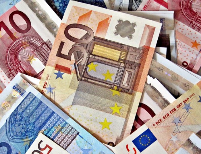 Napaść Rosji na Ukrainę nie czyni przyjęcia euro opłacalnym