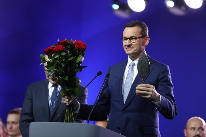 Mateusz Morawiecki "Człowiekiem Roku 2019" podczas Forum Ekonomicznego w Krynicy. Fot. Twitter/Kancelaria Premiera