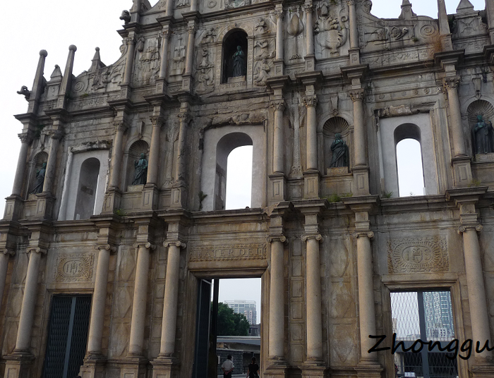 HISTORIA za MURAMI MAKAU