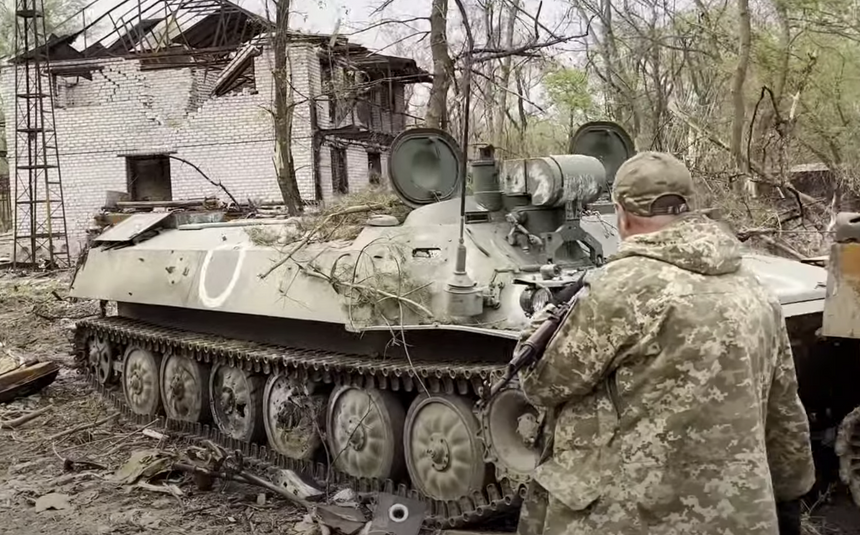W sieci pojawiło się nagranie, na którym widać wiele zniszczonych maszyn armii rosyjskiej. Źródło: YouTube/ Ukrainian Witness