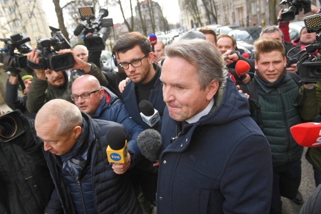 Gerald Birgfellner zmierza na przesłuchanie do warszawskiej prokuratury, fot. PAP/Radek Pietruszka