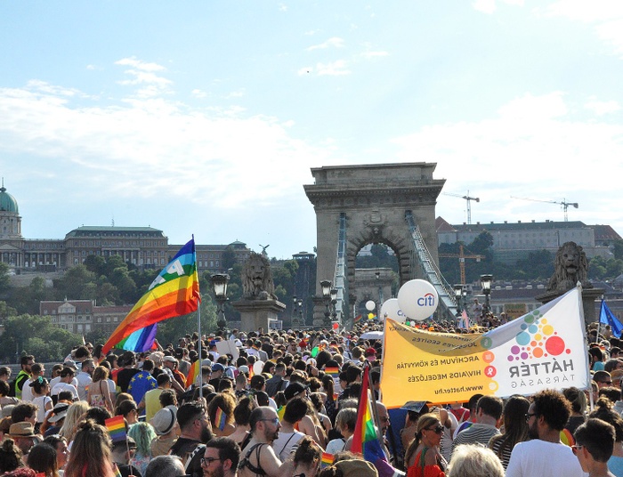 Komisja Europejska pozwała Węgry. Chodzi o naruszenie praw osób LGBTIQ