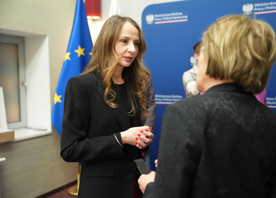 na zdjęciu: Agnieszka Dziemianowicz – Bąk, minister rodziny, pracy i polityki społecznej