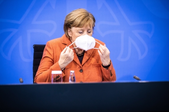 Angela Merkel ogłasza szczegóły lockdownu w Niemczech, fot. PAP/EPA/RAINER KEUENHOF
